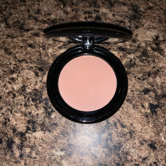 Marc Jacobs O!mega eyeshadow (shade big o!) - Picture 1 of 4